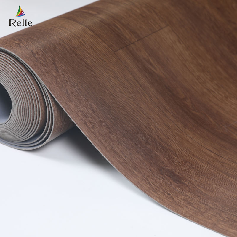 Kayu Oak Melihat Vinyl Flooring Roll 1.8m-2m Lebar Heterogen Lembar Lantai