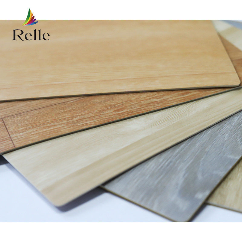 20m PVC Oak Vinyl Flooring Roll Heterogen Vinyl Flooring Untuk TK
