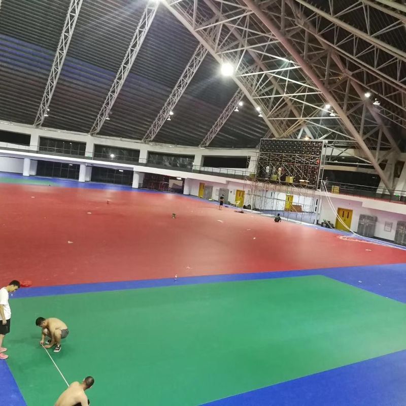 Glue Down Installation Relle PVC 6mm Indoor Badminton Carpet Flooring Roll untuk Olahraga