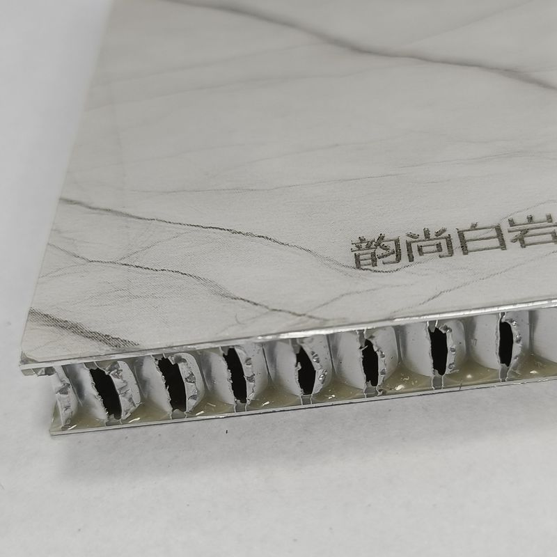 Panel Honeycomb Aluminium Alucore yang Diekstrusi 4x8 Untuk Aplikasi Bangunan Kapal