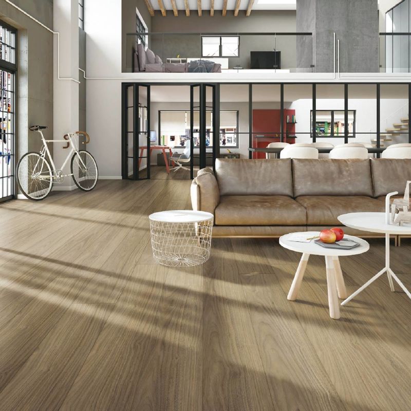 SPC Flooring Waterproof awet dan mudah dipasang PVC Vinyl Tile untuk area lalu lintas tinggi di lingkungan komersial